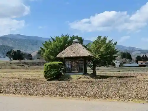 荒神神社の{uncategorized: "未分類", other: "その他", undefined: "問題あり", building: "その他建物", grave: "お墓", sacred_gate: "鳥居", guardian: "狛犬", statue: "像", buddha: "仏像", history: "歴史", nature: "自然", garden: "庭園", animal: "動物", pagoda: "塔", temizu: "手水舎", mountain_gate: "山門・神門", sanctuary: "本殿・本堂", subordinate: "末社・摂社", art: "芸術", scenery: "景色", jizo: "地蔵", ema: "絵馬", goshuin: "御朱印", omikuji: "おみくじ", items: "授与品その他", amulet: "お守り", goshuincho: "御朱印帳", eats: "食事", festival: "お祭り", votive_dance: "神楽", shichigosan: "七五三参", wedding: "結婚式", experience: "体験その他", initially: "初詣", around: "周辺", anti_infection: "感染症対策"}