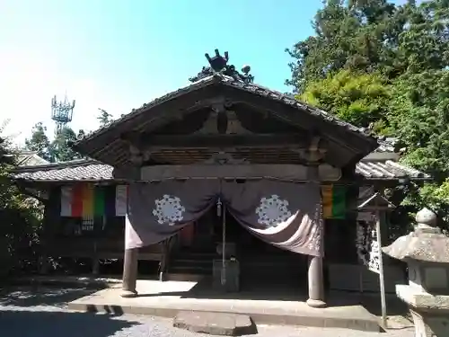 興山寺の本殿