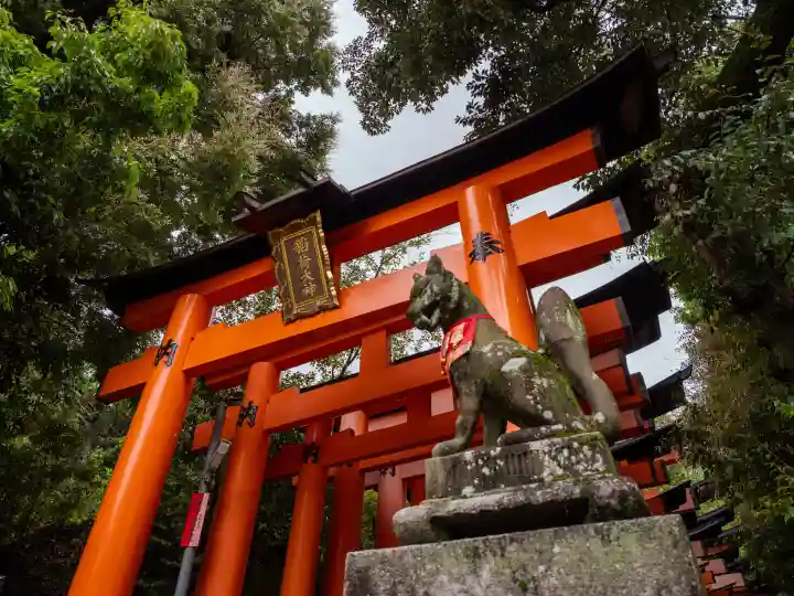 伏見稲荷大社 奥社奉拝所の{uncategorized: "未分類", other: "その他", undefined: "問題あり", building: "その他建物", grave: "お墓", sacred_gate: "鳥居", guardian: "狛犬", statue: "像", buddha: "仏像", history: "歴史", nature: "自然", garden: "庭園", animal: "動物", pagoda: "塔", temizu: "手水舎", mountain_gate: "山門・神門", sanctuary: "本殿・本堂", subordinate: "末社・摂社", art: "芸術", scenery: "景色", jizo: "地蔵", ema: "絵馬", goshuin: "御朱印", omikuji: "おみくじ", items: "授与品その他", amulet: "お守り", goshuincho: "御朱印帳", eats: "食事", festival: "お祭り", votive_dance: "神楽", shichigosan: "七五三参", wedding: "結婚式", experience: "体験その他", initially: "初詣", around: "周辺", anti_infection: "感染症対策"}