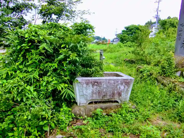 温泉神社(佐良土)の手水舎