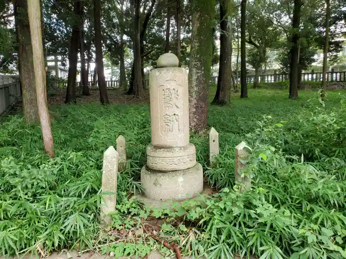 岩壺神社の建物その他