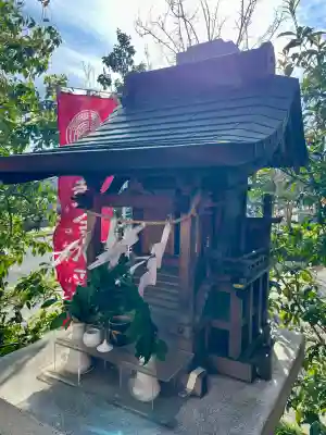 黄金水稲荷（の祠）の{uncategorized: "未分類", other: "その他", undefined: "問題あり", building: "その他建物", grave: "お墓", sacred_gate: "鳥居", guardian: "狛犬", statue: "像", buddha: "仏像", history: "歴史", nature: "自然", garden: "庭園", animal: "動物", pagoda: "塔", temizu: "手水舎", mountain_gate: "山門・神門", sanctuary: "本殿・本堂", subordinate: "末社・摂社", art: "芸術", scenery: "景色", jizo: "地蔵", ema: "絵馬", goshuin: "御朱印", omikuji: "おみくじ", items: "授与品その他", amulet: "お守り", goshuincho: "御朱印帳", eats: "食事", festival: "お祭り", votive_dance: "神楽", shichigosan: "七五三参", wedding: "結婚式", experience: "体験その他", initially: "初詣", around: "周辺", anti_infection: "感染症対策"}