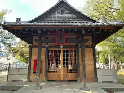 諏訪神社の{uncategorized: "未分類", other: "その他", undefined: "問題あり", building: "その他建物", grave: "お墓", sacred_gate: "鳥居", guardian: "狛犬", statue: "像", buddha: "仏像", history: "歴史", nature: "自然", garden: "庭園", animal: "動物", pagoda: "塔", temizu: "手水舎", mountain_gate: "山門・神門", sanctuary: "本殿・本堂", subordinate: "末社・摂社", art: "芸術", scenery: "景色", jizo: "地蔵", ema: "絵馬", goshuin: "御朱印", omikuji: "おみくじ", items: "授与品その他", amulet: "お守り", goshuincho: "御朱印帳", eats: "食事", festival: "お祭り", votive_dance: "神楽", shichigosan: "七五三参", wedding: "結婚式", experience: "体験その他", initially: "初詣", around: "周辺", anti_infection: "感染症対策"}