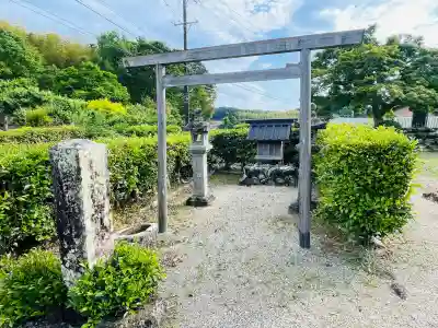 火地神社古社地の{uncategorized: "未分類", other: "その他", undefined: "問題あり", building: "その他建物", grave: "お墓", sacred_gate: "鳥居", guardian: "狛犬", statue: "像", buddha: "仏像", history: "歴史", nature: "自然", garden: "庭園", animal: "動物", pagoda: "塔", temizu: "手水舎", mountain_gate: "山門・神門", sanctuary: "本殿・本堂", subordinate: "末社・摂社", art: "芸術", scenery: "景色", jizo: "地蔵", ema: "絵馬", goshuin: "御朱印", omikuji: "おみくじ", items: "授与品その他", amulet: "お守り", goshuincho: "御朱印帳", eats: "食事", festival: "お祭り", votive_dance: "神楽", shichigosan: "七五三参", wedding: "結婚式", experience: "体験その他", initially: "初詣", around: "周辺", anti_infection: "感染症対策"}