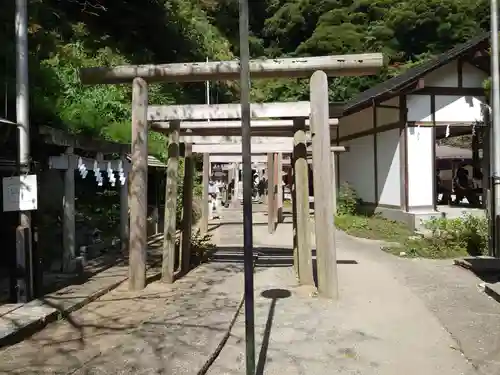 銭洗弁財天宇賀福神社の鳥居