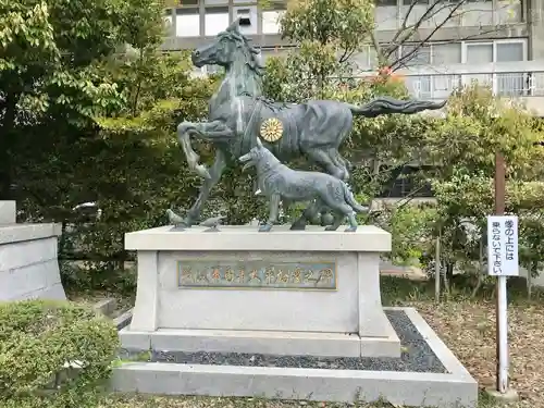 滋賀県護国神社の像