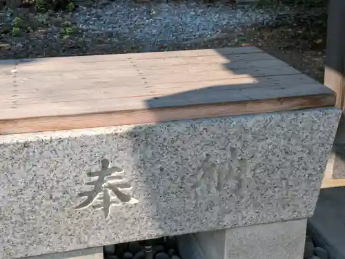 稲荷神社（鍛冶稲荷神社）の{uncategorized: "未分類", other: "その他", undefined: "問題あり", building: "その他建物", grave: "お墓", sacred_gate: "鳥居", guardian: "狛犬", statue: "像", buddha: "仏像", history: "歴史", nature: "自然", garden: "庭園", animal: "動物", pagoda: "塔", temizu: "手水舎", mountain_gate: "山門・神門", sanctuary: "本殿・本堂", subordinate: "末社・摂社", art: "芸術", scenery: "景色", jizo: "地蔵", ema: "絵馬", goshuin: "御朱印", omikuji: "おみくじ", items: "授与品その他", amulet: "お守り", goshuincho: "御朱印帳", eats: "食事", festival: "お祭り", votive_dance: "神楽", shichigosan: "七五三参", wedding: "結婚式", experience: "体験その他", initially: "初詣", around: "周辺", anti_infection: "感染症対策"}