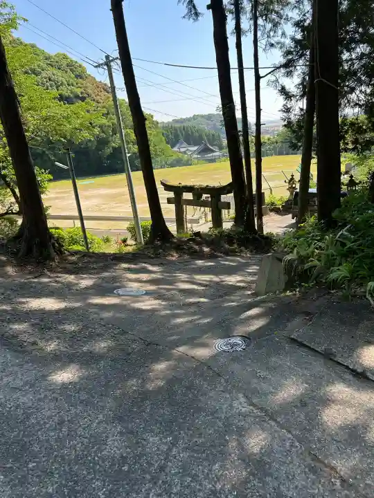 堤雄神社の{uncategorized: "未分類", other: "その他", undefined: "問題あり", building: "その他建物", grave: "お墓", sacred_gate: "鳥居", guardian: "狛犬", statue: "像", buddha: "仏像", history: "歴史", nature: "自然", garden: "庭園", animal: "動物", pagoda: "塔", temizu: "手水舎", mountain_gate: "山門・神門", sanctuary: "本殿・本堂", subordinate: "末社・摂社", art: "芸術", scenery: "景色", jizo: "地蔵", ema: "絵馬", goshuin: "御朱印", omikuji: "おみくじ", items: "授与品その他", amulet: "お守り", goshuincho: "御朱印帳", eats: "食事", festival: "お祭り", votive_dance: "神楽", shichigosan: "七五三参", wedding: "結婚式", experience: "体験その他", initially: "初詣", around: "周辺", anti_infection: "感染症対策"}