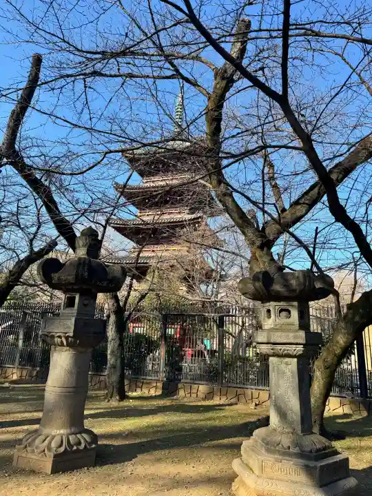 上野東照宮の{uncategorized: "未分類", other: "その他", undefined: "問題あり", building: "その他建物", grave: "お墓", sacred_gate: "鳥居", guardian: "狛犬", statue: "像", buddha: "仏像", history: "歴史", nature: "自然", garden: "庭園", animal: "動物", pagoda: "塔", temizu: "手水舎", mountain_gate: "山門・神門", sanctuary: "本殿・本堂", subordinate: "末社・摂社", art: "芸術", scenery: "景色", jizo: "地蔵", ema: "絵馬", goshuin: "御朱印", omikuji: "おみくじ", items: "授与品その他", amulet: "お守り", goshuincho: "御朱印帳", eats: "食事", festival: "お祭り", votive_dance: "神楽", shichigosan: "七五三参", wedding: "結婚式", experience: "体験その他", initially: "初詣", around: "周辺", anti_infection: "感染症対策"}