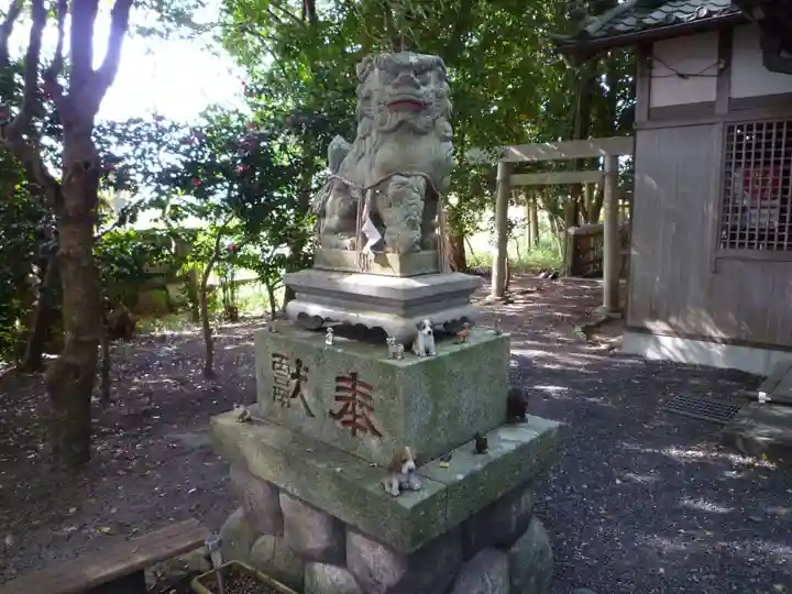 八雲神社(河芸町影重)の狛犬
