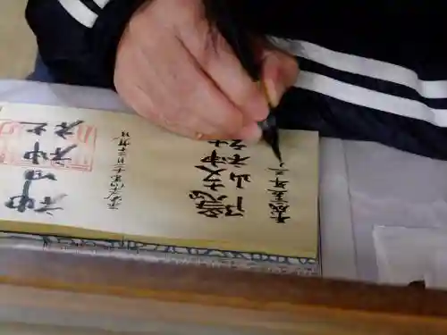 隠岐神社の{uncategorized: "未分類", other: "その他", undefined: "問題あり", building: "その他建物", grave: "お墓", sacred_gate: "鳥居", guardian: "狛犬", statue: "像", buddha: "仏像", history: "歴史", nature: "自然", garden: "庭園", animal: "動物", pagoda: "塔", temizu: "手水舎", mountain_gate: "山門・神門", sanctuary: "本殿・本堂", subordinate: "末社・摂社", art: "芸術", scenery: "景色", jizo: "地蔵", ema: "絵馬", goshuin: "御朱印", omikuji: "おみくじ", items: "授与品その他", amulet: "お守り", goshuincho: "御朱印帳", eats: "食事", festival: "お祭り", votive_dance: "神楽", shichigosan: "七五三参", wedding: "結婚式", experience: "体験その他", initially: "初詣", around: "周辺", anti_infection: "感染症対策"}