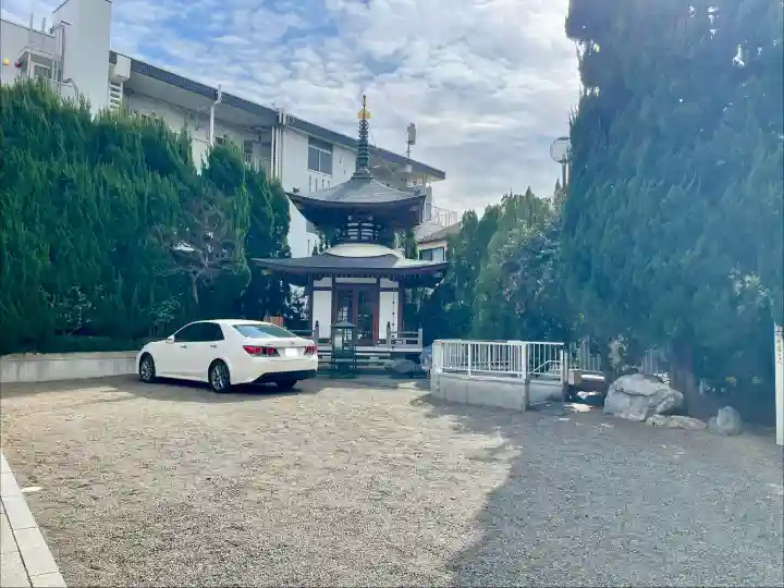 戒行寺の{uncategorized: "未分類", other: "その他", undefined: "問題あり", building: "その他建物", grave: "お墓", sacred_gate: "鳥居", guardian: "狛犬", statue: "像", buddha: "仏像", history: "歴史", nature: "自然", garden: "庭園", animal: "動物", pagoda: "塔", temizu: "手水舎", mountain_gate: "山門・神門", sanctuary: "本殿・本堂", subordinate: "末社・摂社", art: "芸術", scenery: "景色", jizo: "地蔵", ema: "絵馬", goshuin: "御朱印", omikuji: "おみくじ", items: "授与品その他", amulet: "お守り", goshuincho: "御朱印帳", eats: "食事", festival: "お祭り", votive_dance: "神楽", shichigosan: "七五三参", wedding: "結婚式", experience: "体験その他", initially: "初詣", around: "周辺", anti_infection: "感染症対策"}