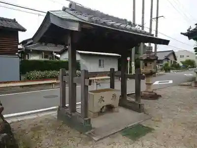 神明社の手水舎