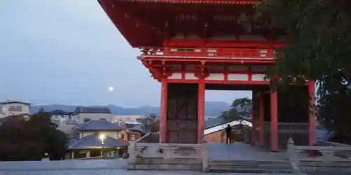 清水寺の山門・神門