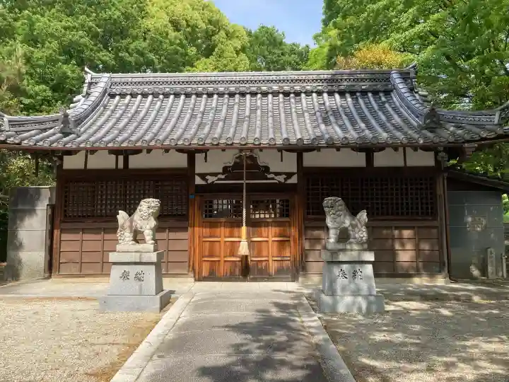 古室八幡神社の{uncategorized: "未分類", other: "その他", undefined: "問題あり", building: "その他建物", grave: "お墓", sacred_gate: "鳥居", guardian: "狛犬", statue: "像", buddha: "仏像", history: "歴史", nature: "自然", garden: "庭園", animal: "動物", pagoda: "塔", temizu: "手水舎", mountain_gate: "山門・神門", sanctuary: "本殿・本堂", subordinate: "末社・摂社", art: "芸術", scenery: "景色", jizo: "地蔵", ema: "絵馬", goshuin: "御朱印", omikuji: "おみくじ", items: "授与品その他", amulet: "お守り", goshuincho: "御朱印帳", eats: "食事", festival: "お祭り", votive_dance: "神楽", shichigosan: "七五三参", wedding: "結婚式", experience: "体験その他", initially: "初詣", around: "周辺", anti_infection: "感染症対策"}