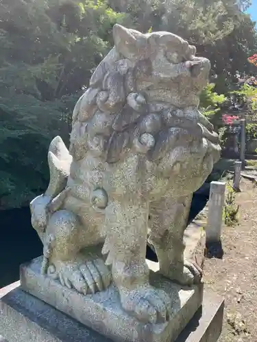 稗田野神社(薭田野神社)の狛犬