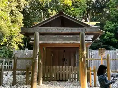 伊雜宮（皇大神宮別宮）の{uncategorized: "未分類", other: "その他", undefined: "問題あり", building: "その他建物", grave: "お墓", sacred_gate: "鳥居", guardian: "狛犬", statue: "像", buddha: "仏像", history: "歴史", nature: "自然", garden: "庭園", animal: "動物", pagoda: "塔", temizu: "手水舎", mountain_gate: "山門・神門", sanctuary: "本殿・本堂", subordinate: "末社・摂社", art: "芸術", scenery: "景色", jizo: "地蔵", ema: "絵馬", goshuin: "御朱印", omikuji: "おみくじ", items: "授与品その他", amulet: "お守り", goshuincho: "御朱印帳", eats: "食事", festival: "お祭り", votive_dance: "神楽", shichigosan: "七五三参", wedding: "結婚式", experience: "体験その他", initially: "初詣", around: "周辺", anti_infection: "感染症対策"}