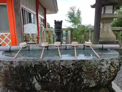 由加山 由加神社本宮の手水舎