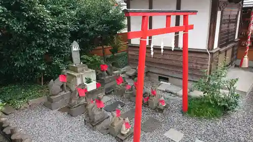 於菊稲荷神社の末社