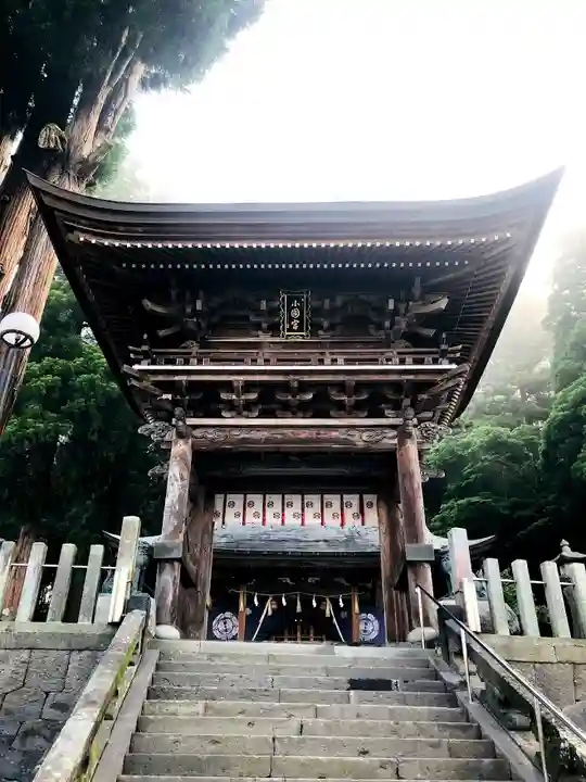 小国両神社の山門・神門