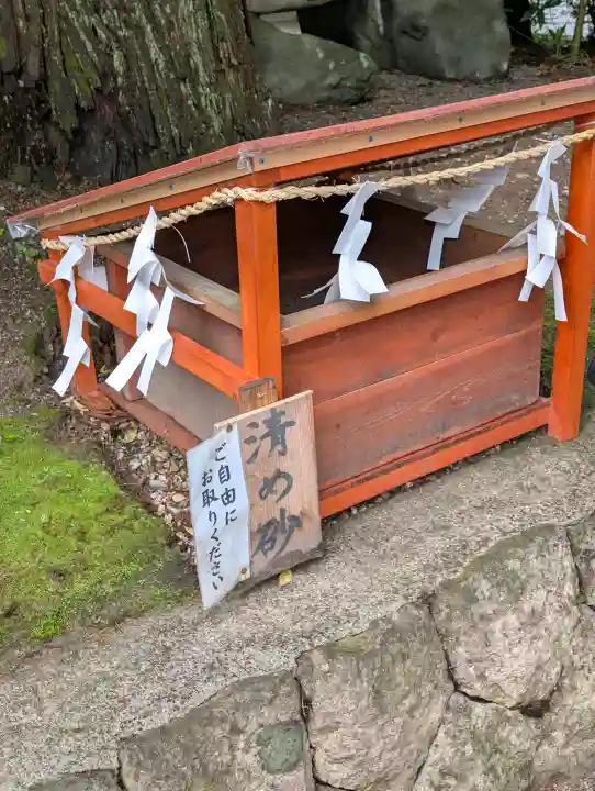 白山比咩神社の{uncategorized: "未分類", other: "その他", undefined: "問題あり", building: "その他建物", grave: "お墓", sacred_gate: "鳥居", guardian: "狛犬", statue: "像", buddha: "仏像", history: "歴史", nature: "自然", garden: "庭園", animal: "動物", pagoda: "塔", temizu: "手水舎", mountain_gate: "山門・神門", sanctuary: "本殿・本堂", subordinate: "末社・摂社", art: "芸術", scenery: "景色", jizo: "地蔵", ema: "絵馬", goshuin: "御朱印", omikuji: "おみくじ", items: "授与品その他", amulet: "お守り", goshuincho: "御朱印帳", eats: "食事", festival: "お祭り", votive_dance: "神楽", shichigosan: "七五三参", wedding: "結婚式", experience: "体験その他", initially: "初詣", around: "周辺", anti_infection: "感染症対策"}
