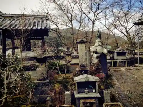 谷性寺の像