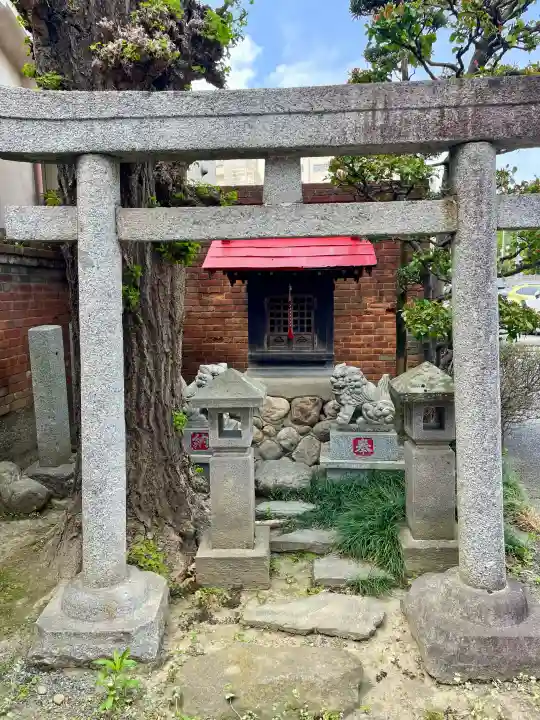 笠間稲荷神社の{uncategorized: "未分類", other: "その他", undefined: "問題あり", building: "その他建物", grave: "お墓", sacred_gate: "鳥居", guardian: "狛犬", statue: "像", buddha: "仏像", history: "歴史", nature: "自然", garden: "庭園", animal: "動物", pagoda: "塔", temizu: "手水舎", mountain_gate: "山門・神門", sanctuary: "本殿・本堂", subordinate: "末社・摂社", art: "芸術", scenery: "景色", jizo: "地蔵", ema: "絵馬", goshuin: "御朱印", omikuji: "おみくじ", items: "授与品その他", amulet: "お守り", goshuincho: "御朱印帳", eats: "食事", festival: "お祭り", votive_dance: "神楽", shichigosan: "七五三参", wedding: "結婚式", experience: "体験その他", initially: "初詣", around: "周辺", anti_infection: "感染症対策"}
