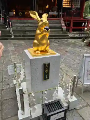 日光二荒山神社の{uncategorized: "未分類", other: "その他", undefined: "問題あり", building: "その他建物", grave: "お墓", sacred_gate: "鳥居", guardian: "狛犬", statue: "像", buddha: "仏像", history: "歴史", nature: "自然", garden: "庭園", animal: "動物", pagoda: "塔", temizu: "手水舎", mountain_gate: "山門・神門", sanctuary: "本殿・本堂", subordinate: "末社・摂社", art: "芸術", scenery: "景色", jizo: "地蔵", ema: "絵馬", goshuin: "御朱印", omikuji: "おみくじ", items: "授与品その他", amulet: "お守り", goshuincho: "御朱印帳", eats: "食事", festival: "お祭り", votive_dance: "神楽", shichigosan: "七五三参", wedding: "結婚式", experience: "体験その他", initially: "初詣", around: "周辺", anti_infection: "感染症対策"}