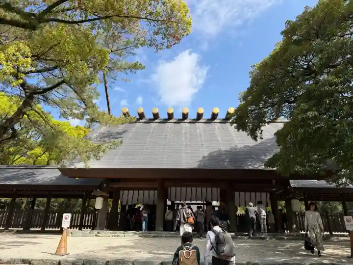 熱田神宮の{uncategorized: "未分類", other: "その他", undefined: "問題あり", building: "その他建物", grave: "お墓", sacred_gate: "鳥居", guardian: "狛犬", statue: "像", buddha: "仏像", history: "歴史", nature: "自然", garden: "庭園", animal: "動物", pagoda: "塔", temizu: "手水舎", mountain_gate: "山門・神門", sanctuary: "本殿・本堂", subordinate: "末社・摂社", art: "芸術", scenery: "景色", jizo: "地蔵", ema: "絵馬", goshuin: "御朱印", omikuji: "おみくじ", items: "授与品その他", amulet: "お守り", goshuincho: "御朱印帳", eats: "食事", festival: "お祭り", votive_dance: "神楽", shichigosan: "七五三参", wedding: "結婚式", experience: "体験その他", initially: "初詣", around: "周辺", anti_infection: "感染症対策"}