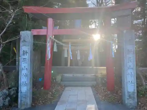 新屋山神社の鳥居