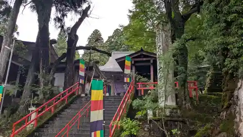 日石寺の本殿・本堂