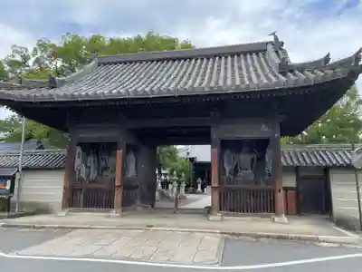 斑鳩寺の山門・神門