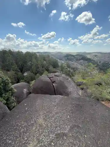 鬼岩の{uncategorized: "未分類", other: "その他", undefined: "問題あり", building: "その他建物", grave: "お墓", sacred_gate: "鳥居", guardian: "狛犬", statue: "像", buddha: "仏像", history: "歴史", nature: "自然", garden: "庭園", animal: "動物", pagoda: "塔", temizu: "手水舎", mountain_gate: "山門・神門", sanctuary: "本殿・本堂", subordinate: "末社・摂社", art: "芸術", scenery: "景色", jizo: "地蔵", ema: "絵馬", goshuin: "御朱印", omikuji: "おみくじ", items: "授与品その他", amulet: "お守り", goshuincho: "御朱印帳", eats: "食事", festival: "お祭り", votive_dance: "神楽", shichigosan: "七五三参", wedding: "結婚式", experience: "体験その他", initially: "初詣", around: "周辺", anti_infection: "感染症対策"}