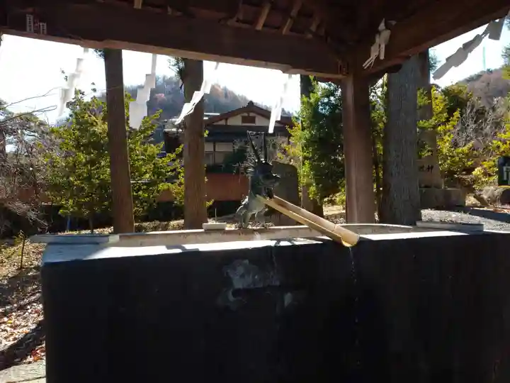 諏訪大社上社前宮の手水舎