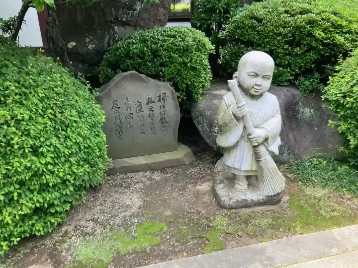 観音寺の{uncategorized: "未分類", other: "その他", undefined: "問題あり", building: "その他建物", grave: "お墓", sacred_gate: "鳥居", guardian: "狛犬", statue: "像", buddha: "仏像", history: "歴史", nature: "自然", garden: "庭園", animal: "動物", pagoda: "塔", temizu: "手水舎", mountain_gate: "山門・神門", sanctuary: "本殿・本堂", subordinate: "末社・摂社", art: "芸術", scenery: "景色", jizo: "地蔵", ema: "絵馬", goshuin: "御朱印", omikuji: "おみくじ", items: "授与品その他", amulet: "お守り", goshuincho: "御朱印帳", eats: "食事", festival: "お祭り", votive_dance: "神楽", shichigosan: "七五三参", wedding: "結婚式", experience: "体験その他", initially: "初詣", around: "周辺", anti_infection: "感染症対策"}