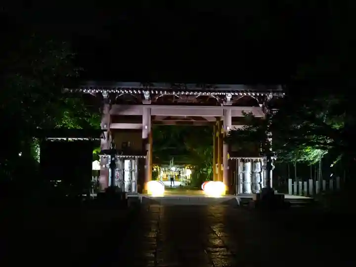大宝八幡宮の山門・神門