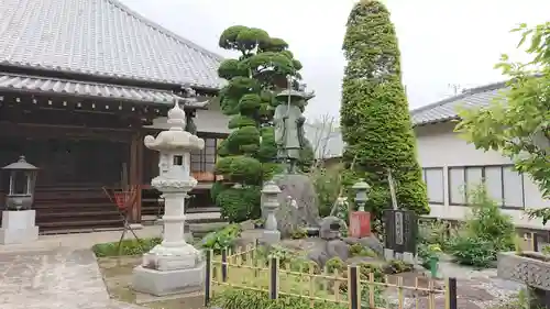 光厳寺の像