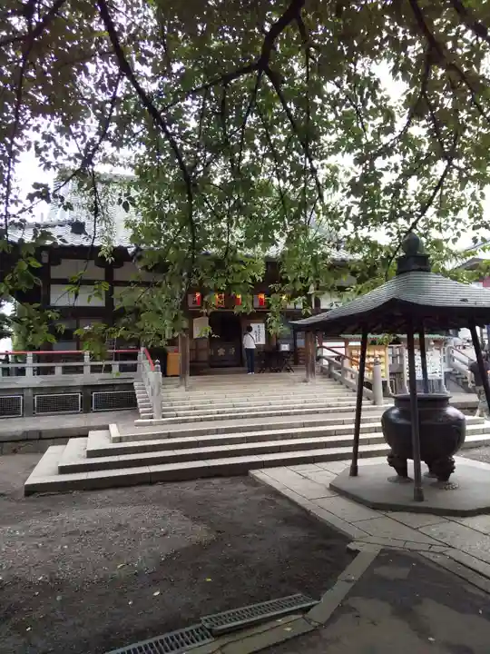 新井薬師(梅照院)の本殿・本堂