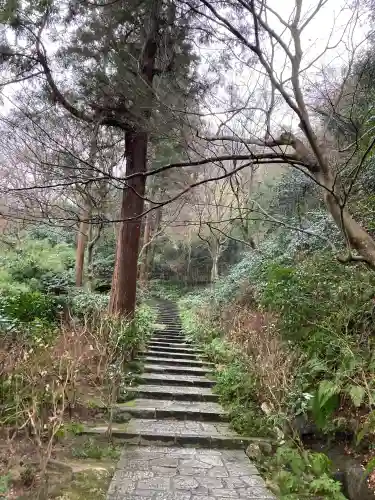 瑞泉寺の{uncategorized: "未分類", other: "その他", undefined: "問題あり", building: "その他建物", grave: "お墓", sacred_gate: "鳥居", guardian: "狛犬", statue: "像", buddha: "仏像", history: "歴史", nature: "自然", garden: "庭園", animal: "動物", pagoda: "塔", temizu: "手水舎", mountain_gate: "山門・神門", sanctuary: "本殿・本堂", subordinate: "末社・摂社", art: "芸術", scenery: "景色", jizo: "地蔵", ema: "絵馬", goshuin: "御朱印", omikuji: "おみくじ", items: "授与品その他", amulet: "お守り", goshuincho: "御朱印帳", eats: "食事", festival: "お祭り", votive_dance: "神楽", shichigosan: "七五三参", wedding: "結婚式", experience: "体験その他", initially: "初詣", around: "周辺", anti_infection: "感染症対策"}