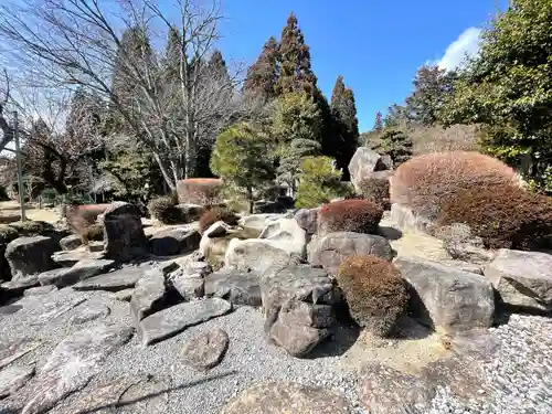 引接寺の庭園