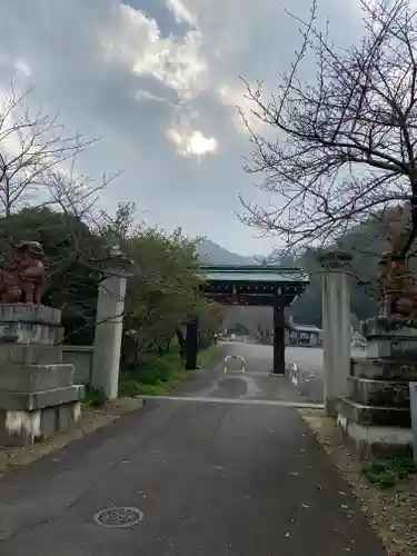 前神寺の山門