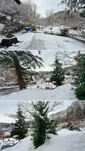 湯倉神社の{uncategorized: "未分類", other: "その他", undefined: "問題あり", building: "その他建物", grave: "お墓", sacred_gate: "鳥居", guardian: "狛犬", statue: "像", buddha: "仏像", history: "歴史", nature: "自然", garden: "庭園", animal: "動物", pagoda: "塔", temizu: "手水舎", mountain_gate: "山門・神門", sanctuary: "本殿・本堂", subordinate: "末社・摂社", art: "芸術", scenery: "景色", jizo: "地蔵", ema: "絵馬", goshuin: "御朱印", omikuji: "おみくじ", items: "授与品その他", amulet: "お守り", goshuincho: "御朱印帳", eats: "食事", festival: "お祭り", votive_dance: "神楽", shichigosan: "七五三参", wedding: "結婚式", experience: "体験その他", initially: "初詣", around: "周辺", anti_infection: "感染症対策"}