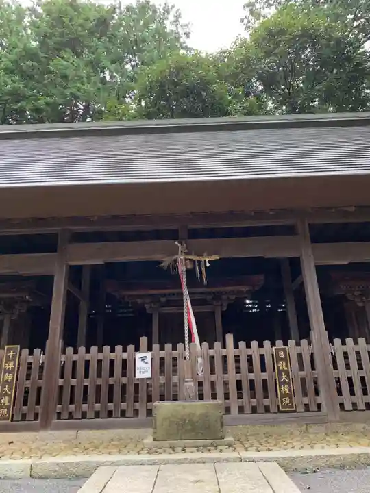 布施神社の本殿・本堂