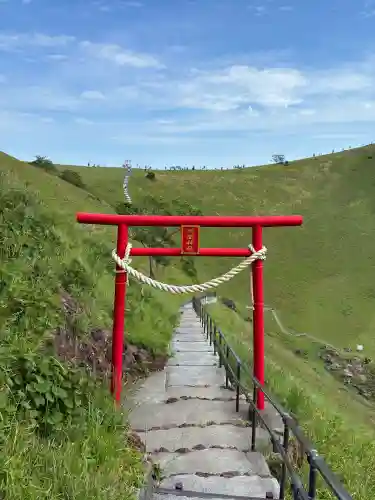 大室山浅間神社の{uncategorized: "未分類", other: "その他", undefined: "問題あり", building: "その他建物", grave: "お墓", sacred_gate: "鳥居", guardian: "狛犬", statue: "像", buddha: "仏像", history: "歴史", nature: "自然", garden: "庭園", animal: "動物", pagoda: "塔", temizu: "手水舎", mountain_gate: "山門・神門", sanctuary: "本殿・本堂", subordinate: "末社・摂社", art: "芸術", scenery: "景色", jizo: "地蔵", ema: "絵馬", goshuin: "御朱印", omikuji: "おみくじ", items: "授与品その他", amulet: "お守り", goshuincho: "御朱印帳", eats: "食事", festival: "お祭り", votive_dance: "神楽", shichigosan: "七五三参", wedding: "結婚式", experience: "体験その他", initially: "初詣", around: "周辺", anti_infection: "感染症対策"}