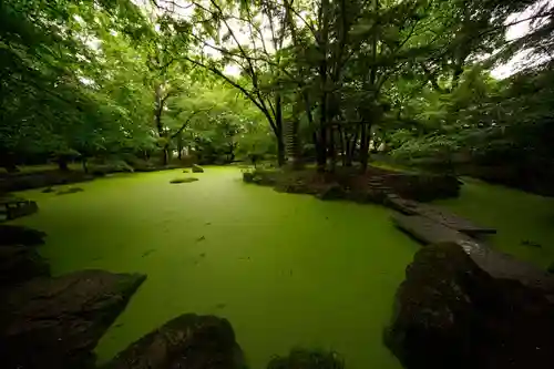 帯廣神社の庭園