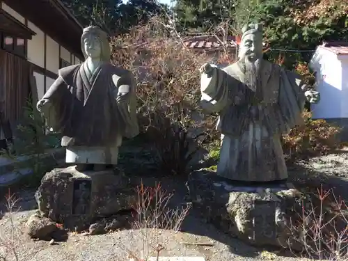 冨士御室浅間神社の像