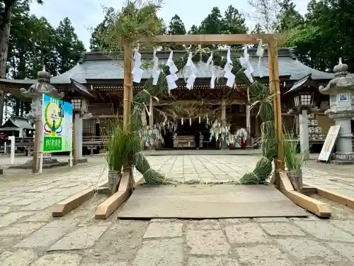 櫛引八幡宮の{uncategorized: "未分類", other: "その他", undefined: "問題あり", building: "その他建物", grave: "お墓", sacred_gate: "鳥居", guardian: "狛犬", statue: "像", buddha: "仏像", history: "歴史", nature: "自然", garden: "庭園", animal: "動物", pagoda: "塔", temizu: "手水舎", mountain_gate: "山門・神門", sanctuary: "本殿・本堂", subordinate: "末社・摂社", art: "芸術", scenery: "景色", jizo: "地蔵", ema: "絵馬", goshuin: "御朱印", omikuji: "おみくじ", items: "授与品その他", amulet: "お守り", goshuincho: "御朱印帳", eats: "食事", festival: "お祭り", votive_dance: "神楽", shichigosan: "七五三参", wedding: "結婚式", experience: "体験その他", initially: "初詣", around: "周辺", anti_infection: "感染症対策"}
