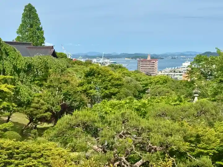 志波彦神社・鹽竈神社の{uncategorized: "未分類", other: "その他", undefined: "問題あり", building: "その他建物", grave: "お墓", sacred_gate: "鳥居", guardian: "狛犬", statue: "像", buddha: "仏像", history: "歴史", nature: "自然", garden: "庭園", animal: "動物", pagoda: "塔", temizu: "手水舎", mountain_gate: "山門・神門", sanctuary: "本殿・本堂", subordinate: "末社・摂社", art: "芸術", scenery: "景色", jizo: "地蔵", ema: "絵馬", goshuin: "御朱印", omikuji: "おみくじ", items: "授与品その他", amulet: "お守り", goshuincho: "御朱印帳", eats: "食事", festival: "お祭り", votive_dance: "神楽", shichigosan: "七五三参", wedding: "結婚式", experience: "体験その他", initially: "初詣", around: "周辺", anti_infection: "感染症対策"}