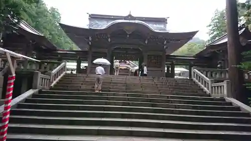 彌彦神社の山門