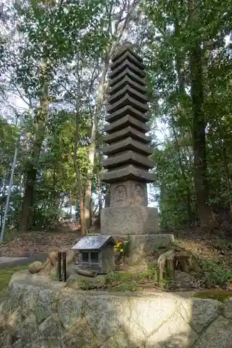 新殿神社の塔